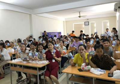 SỬ DỤNG TÚI CLODE WASH ĐỂ KHỬ MÙI HÔI MỐC TỦ QUẦN ÁO